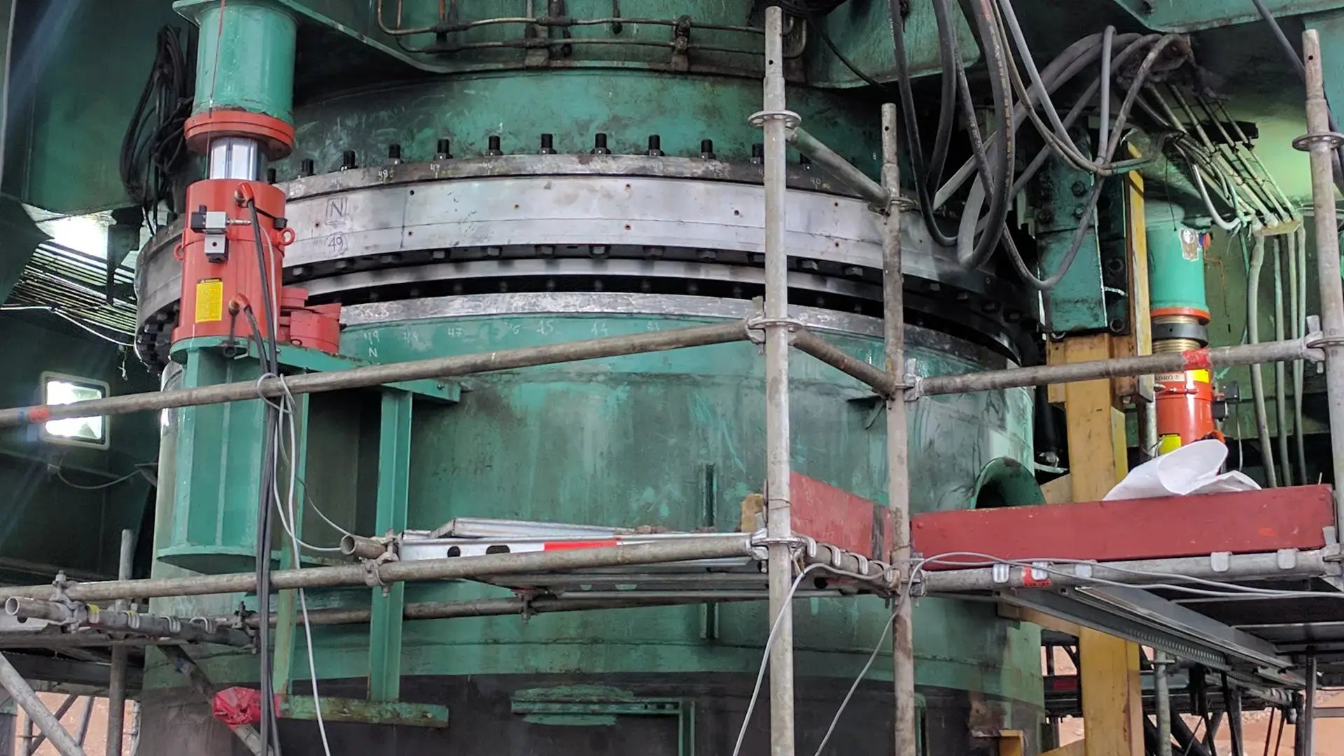 Slew_bearing